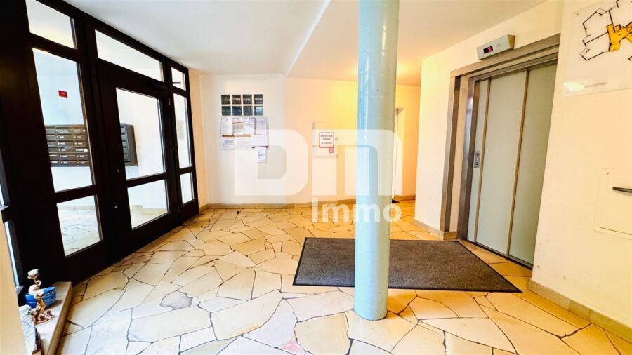 (R)eserviert!Umfangreich sanierte 4-Zimmerwohnung im EG mit Balkon - Eingangsbereich / Zugang Fahrstuhl
